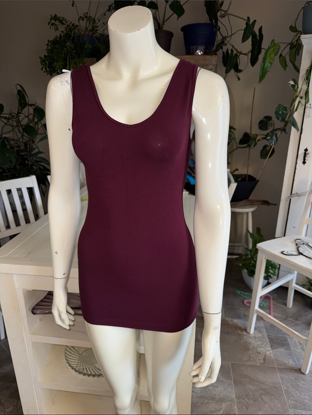 Crest moi Women's Scoop Neck Tank Top Burgundy Classic Stretch Fit bamboo M EUC